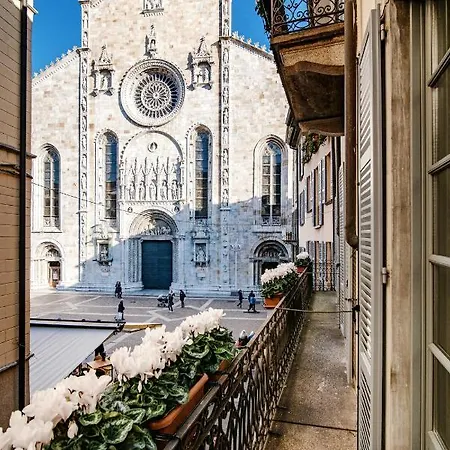 La Finestra Sul Duomo - The House Of Travelers Apartment *